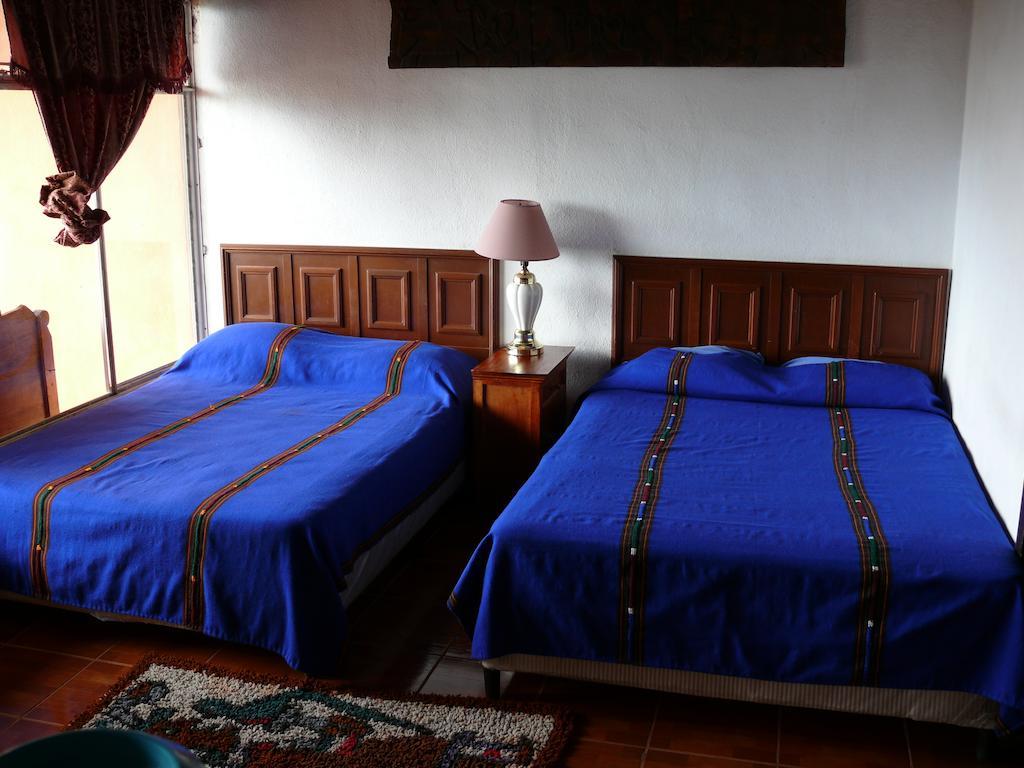 Hotel Playa Linda Panajachel Oda fotoğraf